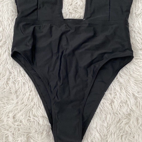 NWT Zaful black plunge one piece swimsuit - Picture 4 of 7